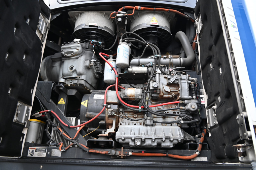 
								5303 Schwarzmueller PA 2/E Carrier Vector 1950 Bi-Temp full									