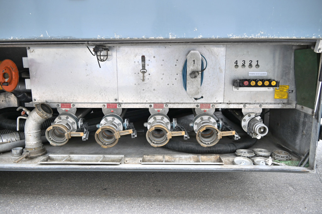 
								5334 Rohr TAL A MKZA ADR FL/AT 44.660l 4 Kammern Liftachse full									