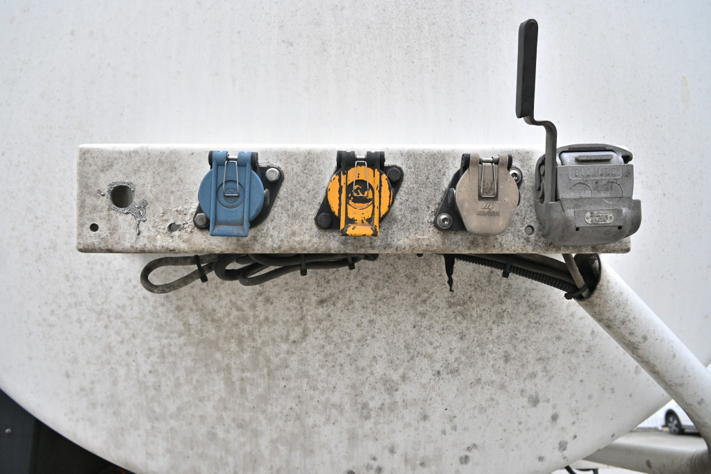 
								5334 Rohr TAL A MKZA ADR FL/AT 44.660l 4 Kammern Liftachse full									