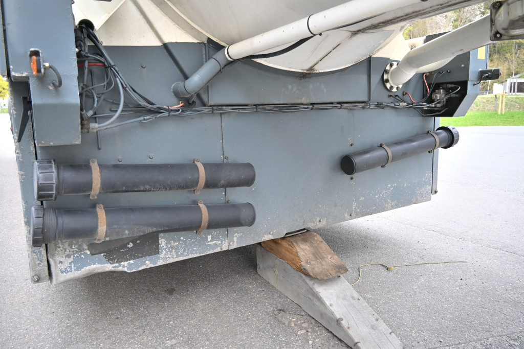 
								5334 Rohr TAL A MKZA ADR FL/AT 44.660l 4 Kammern Liftachse full									