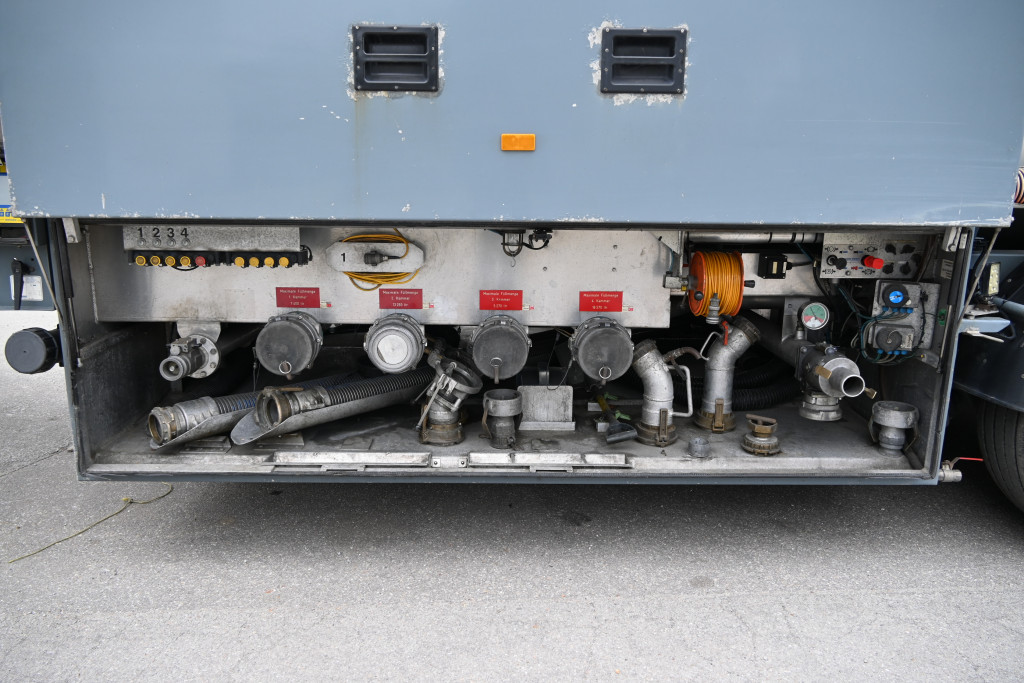 
								5334 Rohr TAL A MKZA ADR FL/AT 44.660l 4 Kammern Liftachse full									