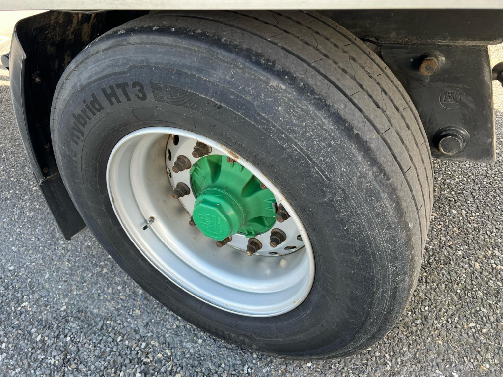 
								5340 andere Birrer UE18 Durchlader 8m LBW Reifen 70% full									