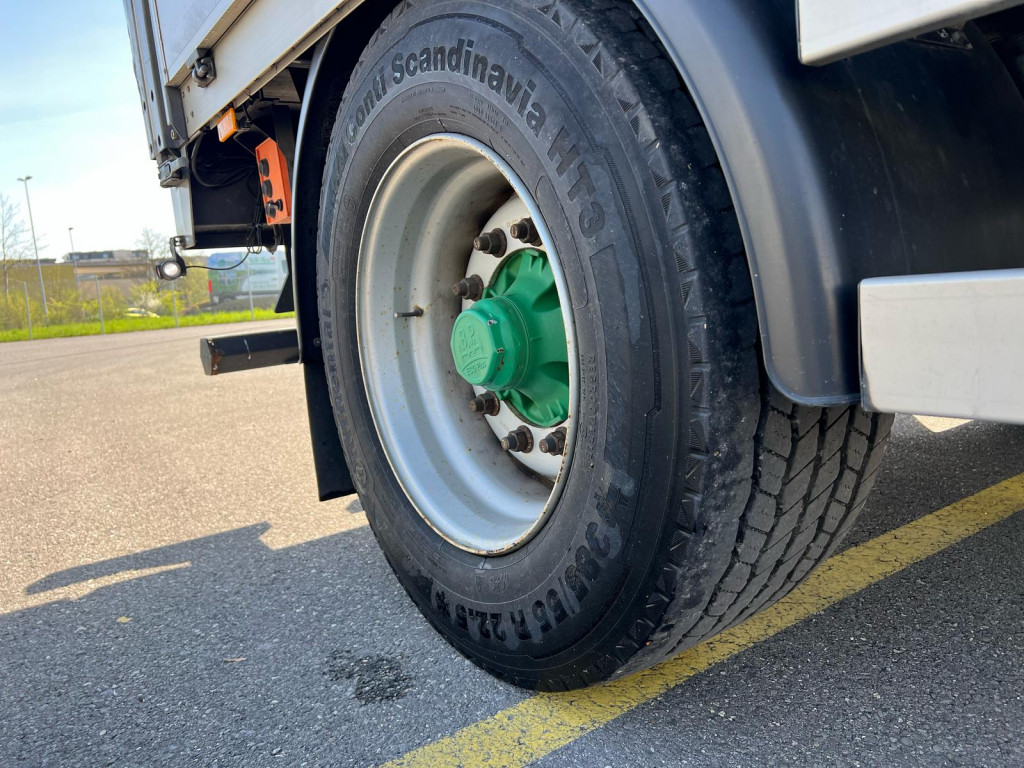 
								5340 andere Birrer UE18 Durchlader 8m LBW Reifen 70% full									