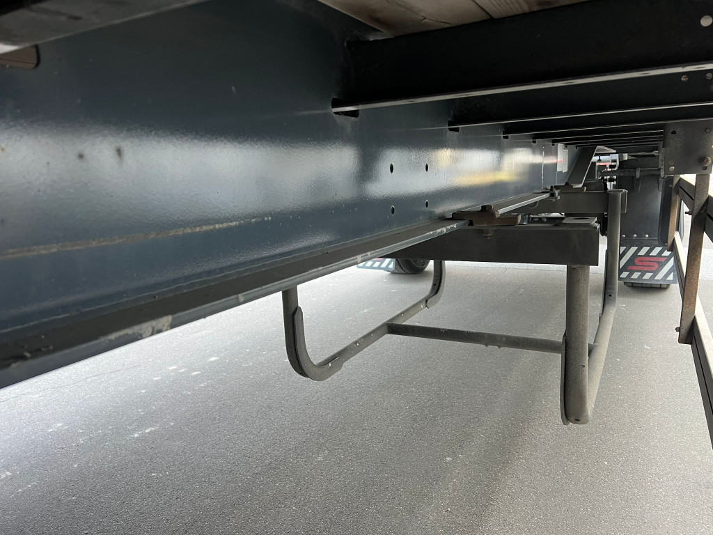 
								5377 Schwarzmueller PA 2/E Schiebeplane Durchlader 2,7m Reifen 60% full									