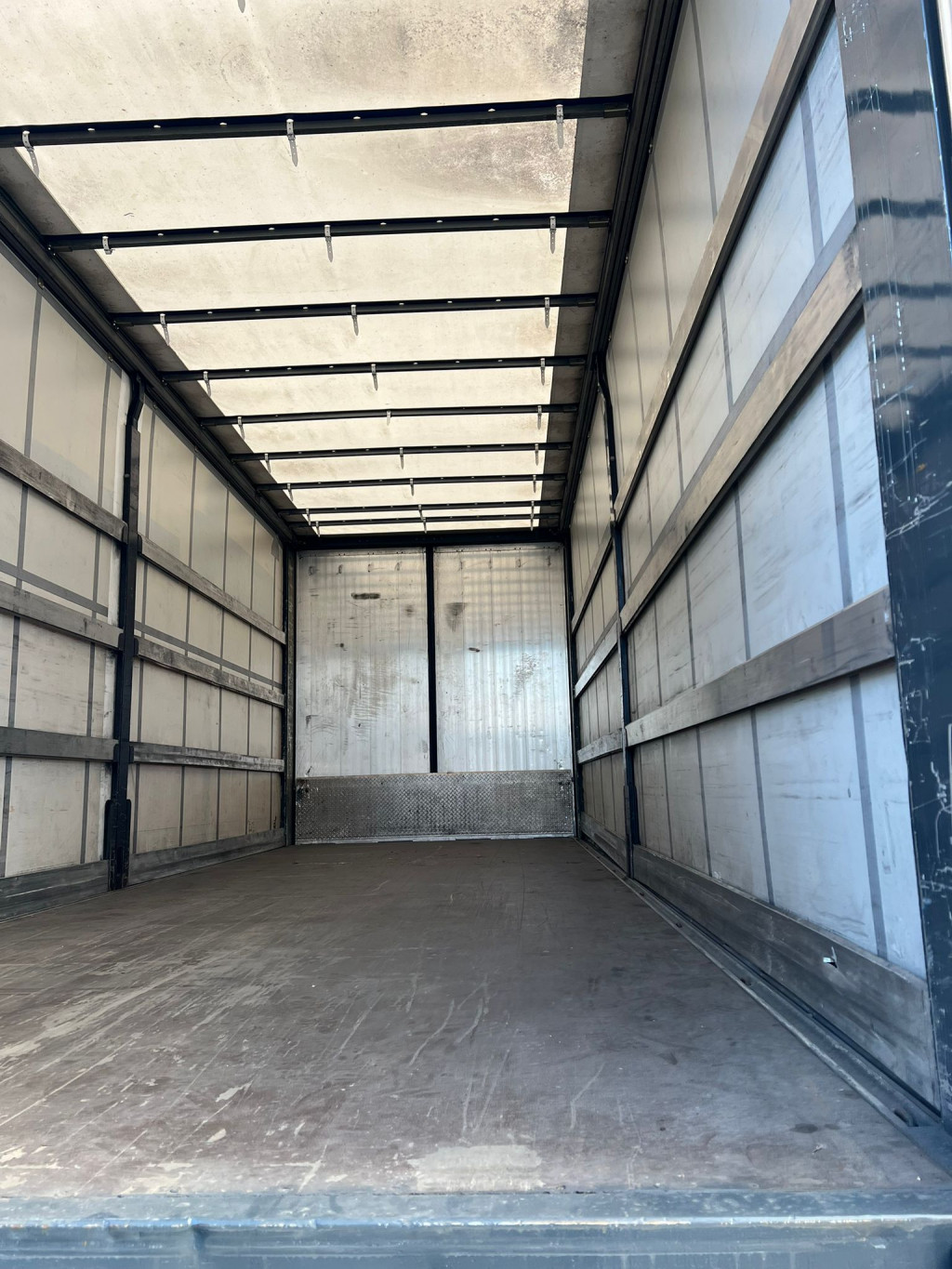 
								5378 Schwarzmueller PA 2/E Schiebeplane Durchlader 2,7m Reifen 60% full									