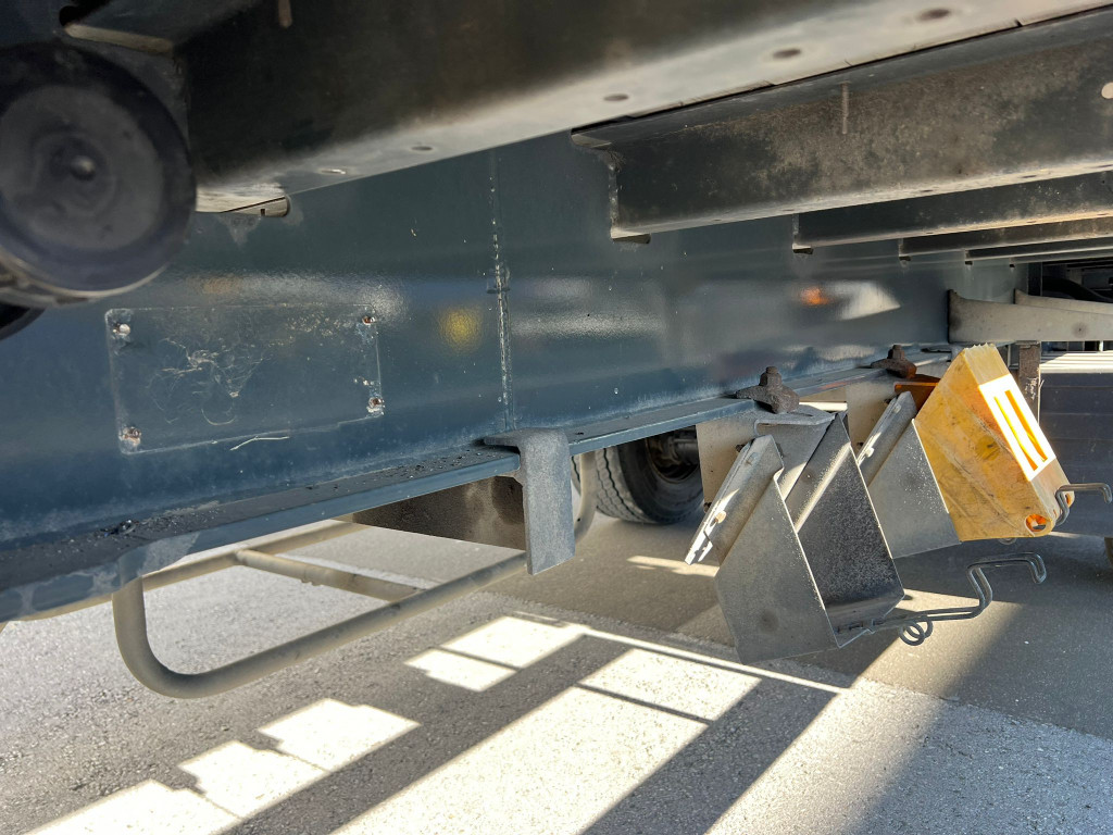 
								5378 Schwarzmueller PA 2/E Schiebeplane Durchlader 2,7m Reifen 60% full									