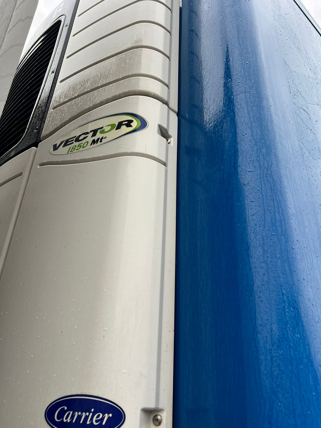 
								5387 Schwarzmueller SPA 3/E Carrier Vector 1850 MT Bi-Temperatur full									