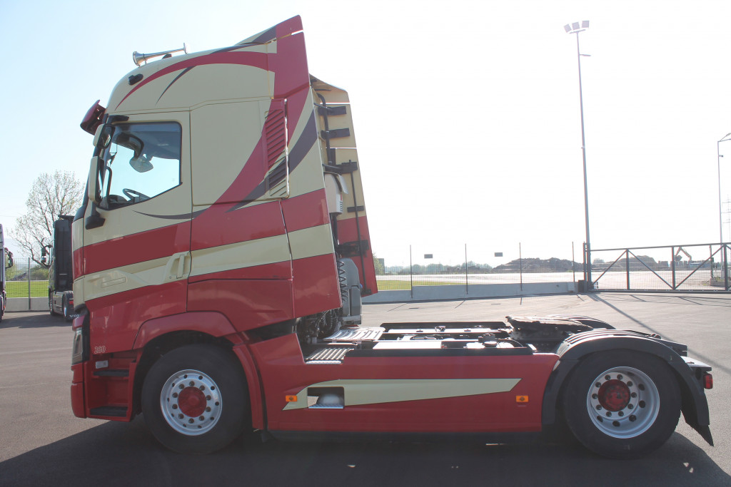 
								5400 Renault T520 E6 2 Betten Kipphydraulik full									