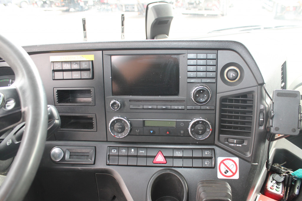 
								5404 Mercedes-Benz Antos 1833 8,7m Frigoblock LBW Blatt/Luft Bett full									