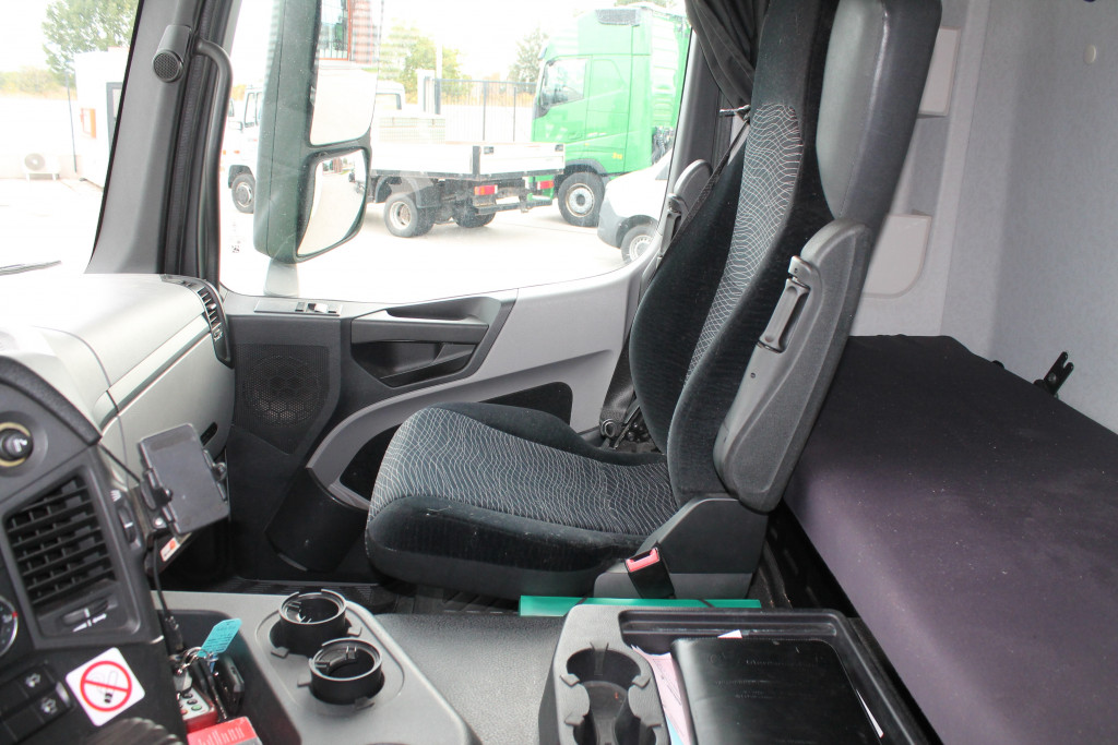 
								5404 Mercedes-Benz Antos 1833 8,7m Frigoblock LBW Blatt/Luft Bett full									