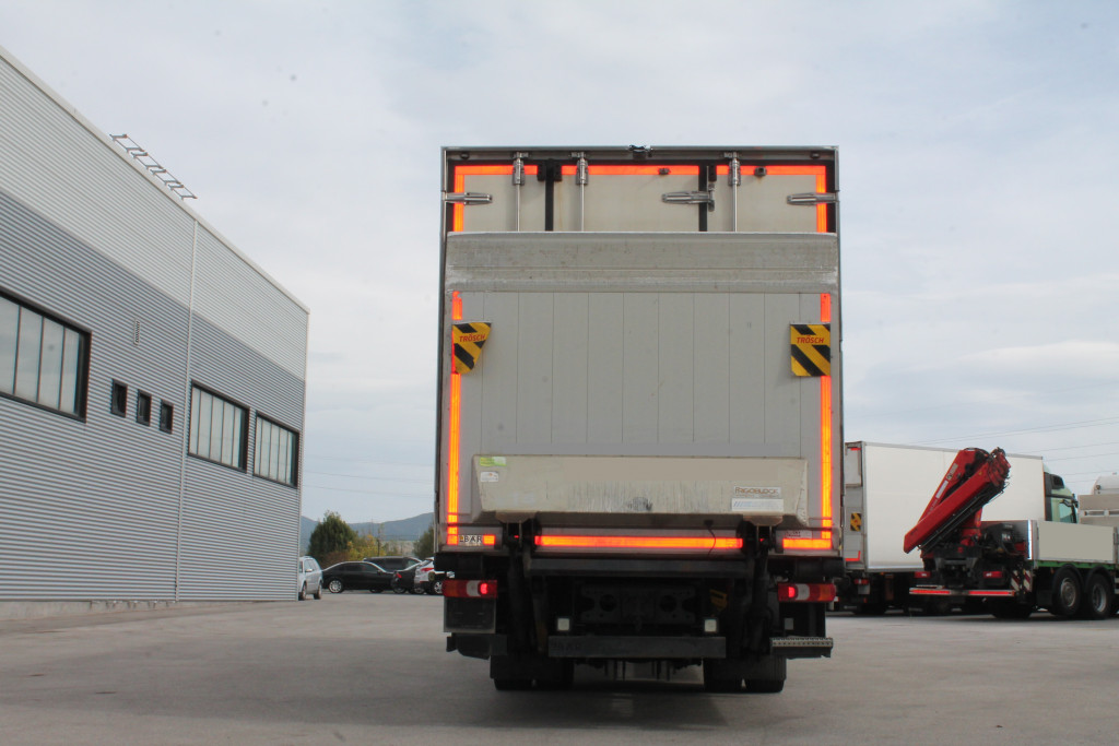 
								5404 Mercedes-Benz Antos 1833 8,7m Frigoblock LBW Blatt/Luft Bett full									