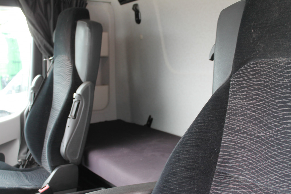 
								5404 Mercedes-Benz Antos 1833 8,7m Frigoblock LBW Blatt/Luft Bett full									