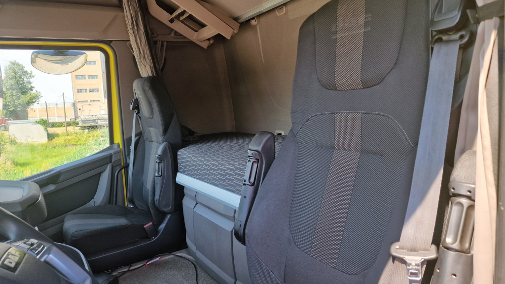 
								5424 Daf XF430FT NGD neue Maske E6e 2 Tanks Blatt/Luft full									