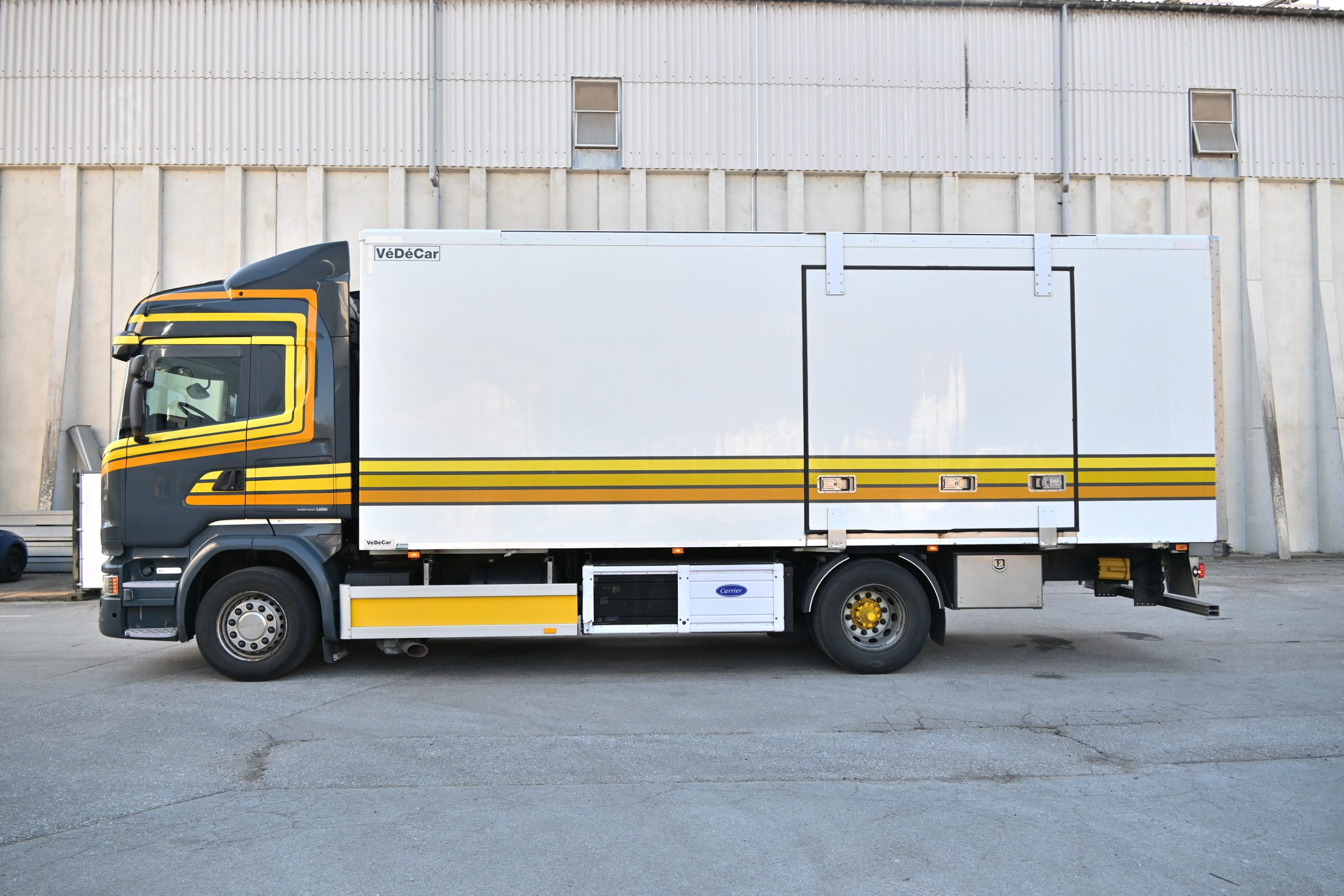 
								5301 Scania R450 E6 Retarder Carrier 850U Seitentüren AHK full									