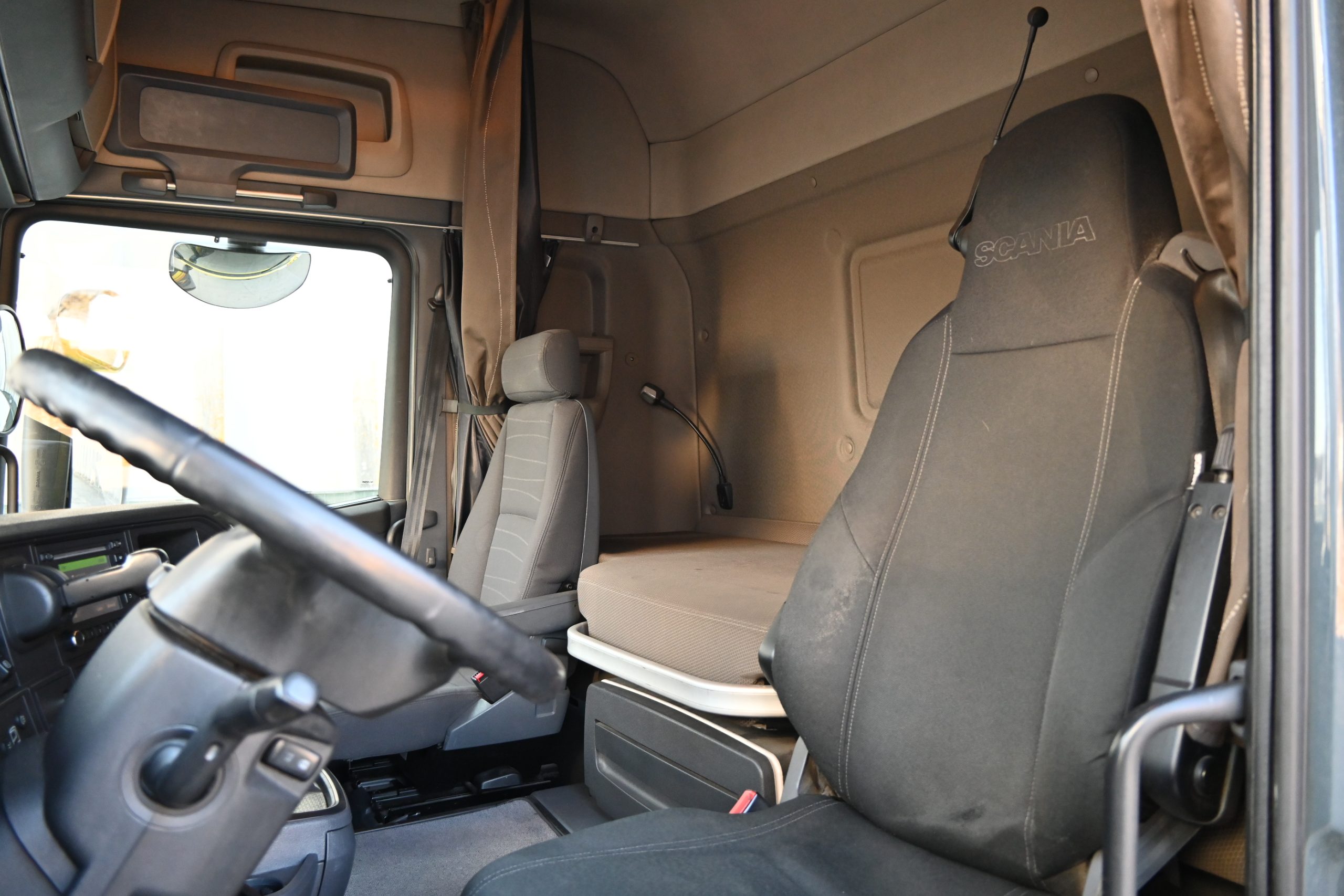 
								5301 Scania R450 E6 Retarder Carrier 850U Seitentüren AHK full									